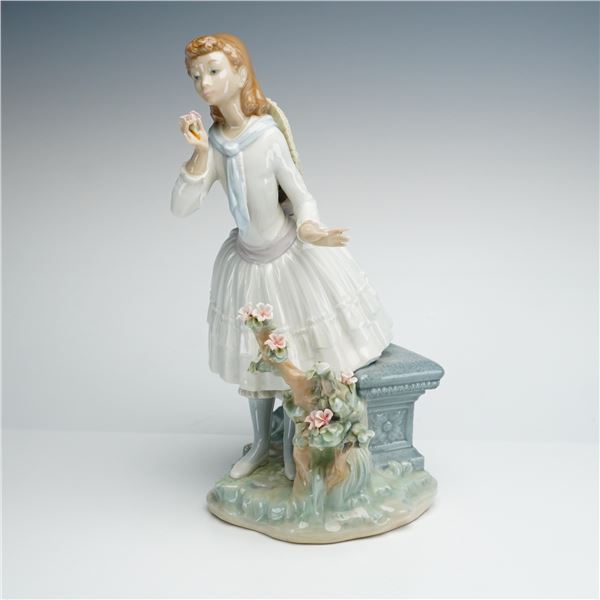 Lladro Porcelain Figurine Exquisite Scent 01001313