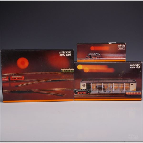 Three Marklin Mini-club Z-Scale Model Train Items Including Tank Locomotive 8896, Station Kit 8960 &