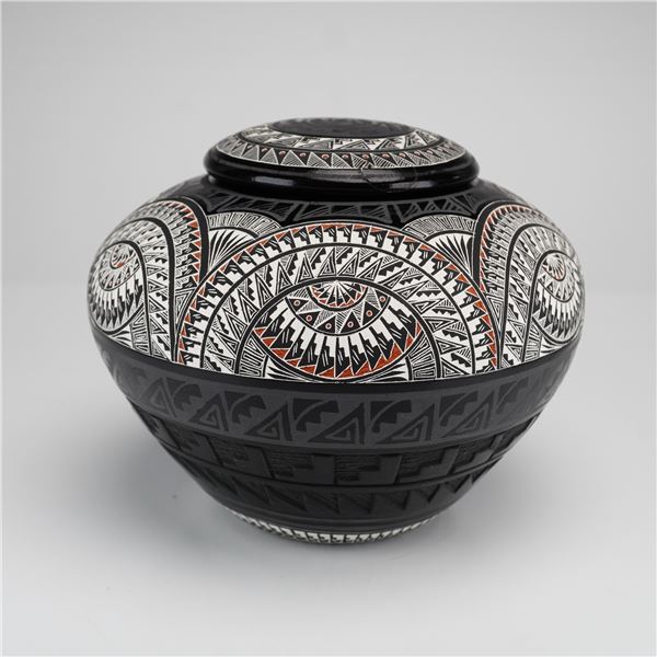 Lidded Native American Sgraffito Seed Jar