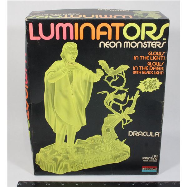 #435 Glowing Dracula Model Kit Worn Condition