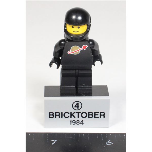 #584 2011 Lego Bricktober 1984 Astronaut Statue