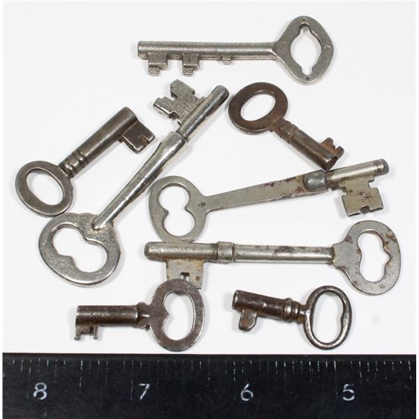 #1070 Lot of 8 Antique Metal Keys