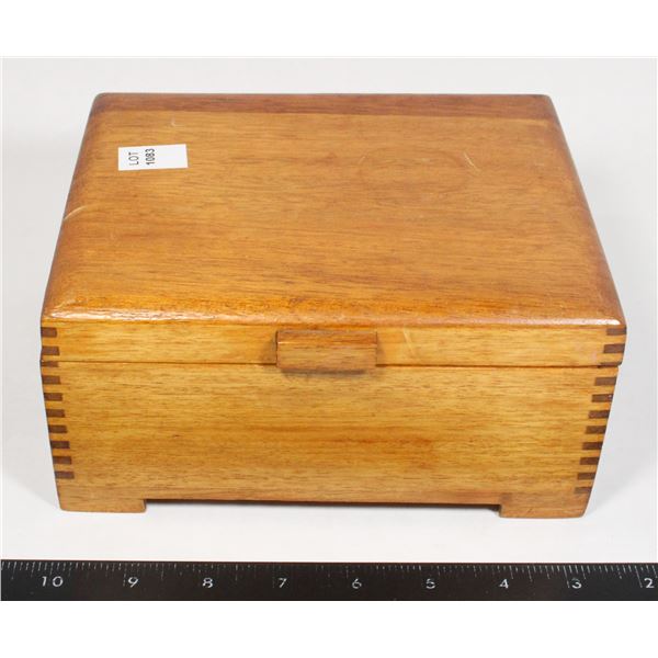 #1083 Vintage Wooden Jewelry Box