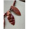 Image 5 : Amber-Colored Mother of Pearl Necklace w/ Leaves 20"L