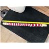 Image 10 : Vintage Hand-Sewn Hawaiian Red & White Feather Hat Band Lei on Flannel 28"L