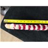 Image 11 : Vintage Hand-Sewn Hawaiian Red & White Feather Hat Band Lei on Flannel 28"L