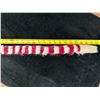 Image 12 : Vintage Hand-Sewn Hawaiian Red & White Feather Hat Band Lei on Flannel 28"L