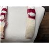 Image 7 : Vintage Hand-Sewn Hawaiian Red & White Feather Hat Band Lei on Flannel 28"L