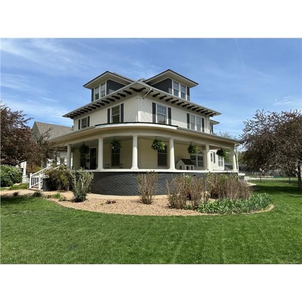 422 S Pine St, Pratt, KS  67124