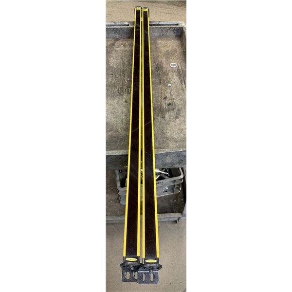 Set of (2) Banner Light Bars #SLSR14-1350Q8 & #SLSE14-1350Q8