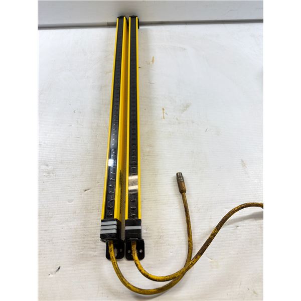 Set of Banner Light Bars #USR2424YP2 & #USE2424PY2