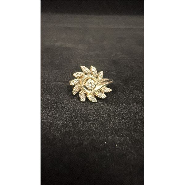 APPROX 18K LADIES RING SET WITH DIAMONDS (.01-.11CT, 3.8G)