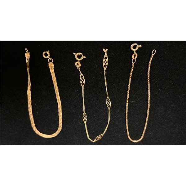 THREE APPROX 10K BRACELETS (7", 4.4G)