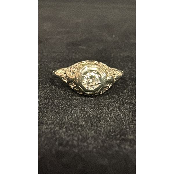 APPROX 18K LADIES RING SET WITH DIAMOND (.045CT, 1.5G)
