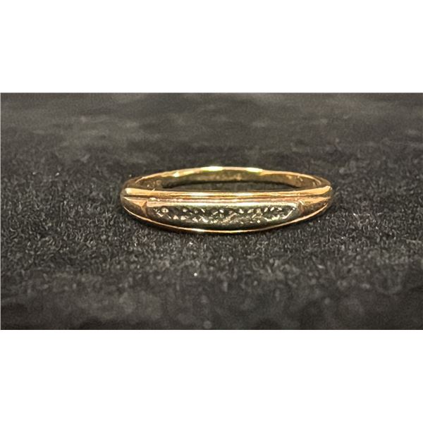 APPROX 10K LADIES RING (2.1G)