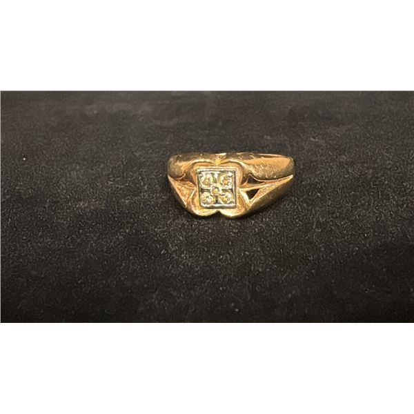 APPROX 10K MENS RING SET WITH CUBIC ZIRCONIA (6.1G)