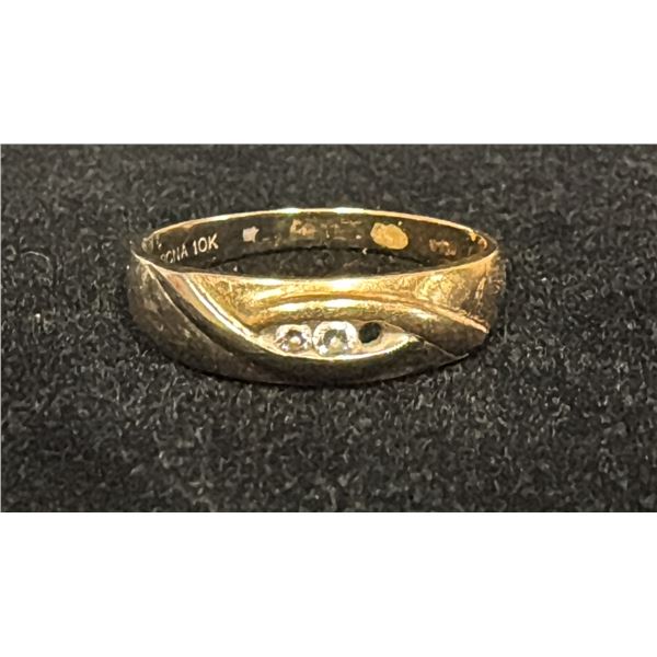 APPROX 10K MENS RING SET WITH DIAMONDS (3.1G)