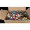 Image 1 : MISC COSTUME JEWELRY