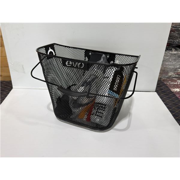 LOT COMPRENANT : PANIER, SONNETTE, BIDON, PORTE-BIDON, POCHETTE DE VÉLO ET RÉFLECTEURS DE RAYONS