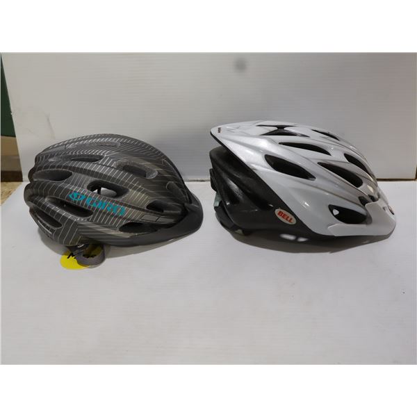 LOT DE 2 CASQUES DE VÉLO ASSORTIS (BELL ET GIRO), SANS BOÎTE