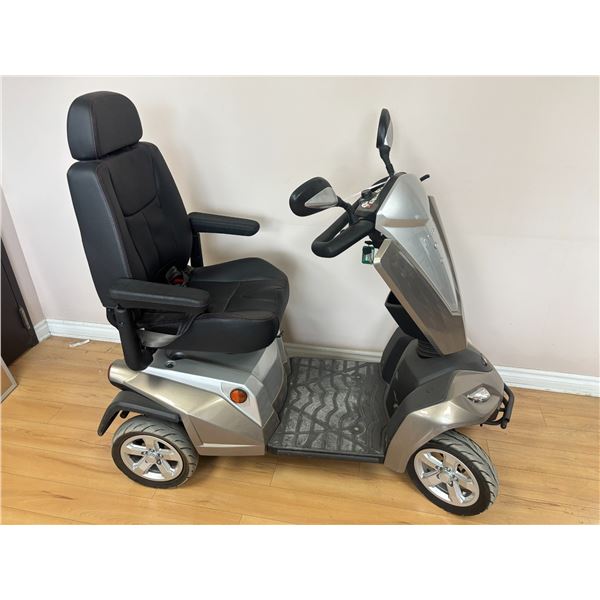 TRIQUADRI-PORTÉ KYMCO MAXER, DÉMONSTRATEUR DE SALLE DE MONTRE, 0 KM