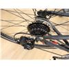 Image 7 : VÉLO DE MONTAGNE GENESIS TRAFIK 1.0 SE FEMME, CADRE MOYEN, NOIR