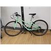 Image 1 : VÉLO HYBRIDE KHS URBAN XCAPE FEMME, PETIT CADRE 15,5 PO, VERT HIVERNAL
