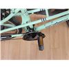 Image 8 : VÉLO HYBRIDE KHS URBAN XCAPE FEMME, PETIT CADRE 15,5 PO, VERT HIVERNAL