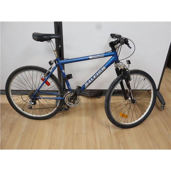 VÉLO DE MONTAGNE HOMME RALEIGH, 10 VITESSES, BLEU, USAGÉ