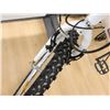 Image 6 : VÉLO SUPERCYCLE 24 PO, BLANC, USAGÉ