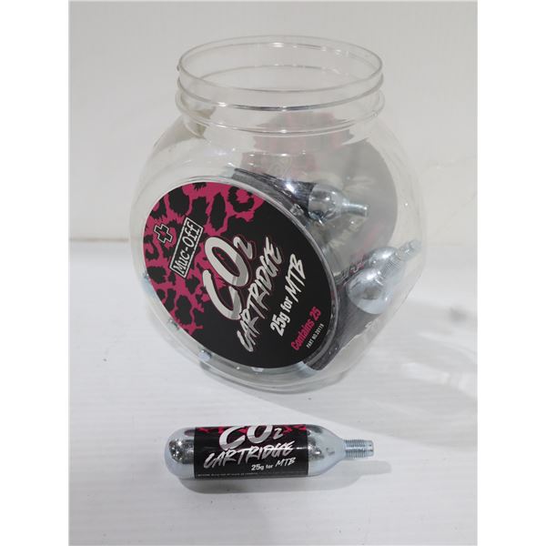 PAQUET DE 12 CARTOUCHES CO2 MUC-OFF 25 G