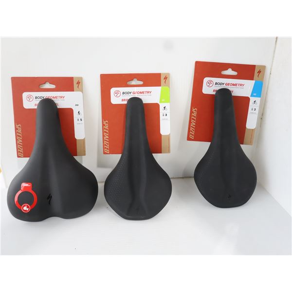 LOT DE 3 SELLES SPECIALIZED BODY GEOMETRY ASSORTIES