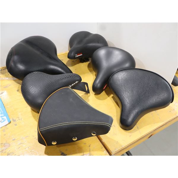LOT DE 6 SELLES À DOUBLE RESSORT ASSORTIES