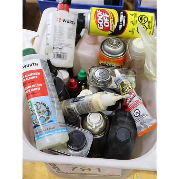 LOT DE PRODUITS OUVERTS ASSORTIS : LUBRIFIANTS, ADHÉSIFS ET NETTOYANTS