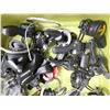 Image 2 : LOT D’ACCESSOIRES SHIMANO ASSORTIS (MANETTES, ETC.) (BACS NON INCLUS)