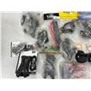 Image 2 : LOT DE 19 CALES-PIEDS ET COURROIES ASSORTIS (BAC NON INCLUS)