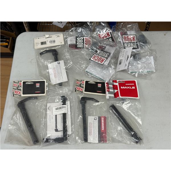 LOT DE PIÈCES ROCK SHOX ASSORTIES (BAC NON INCLUS)