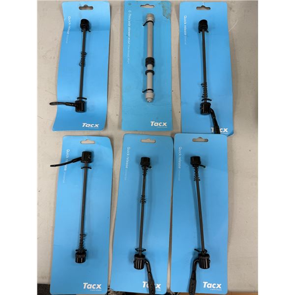 LOT DE 6 PIÈCES TACX ASSORTIES (ATTACHES RAPIDES ET BROCHES D'AXE) (BAC NON INCLUS)