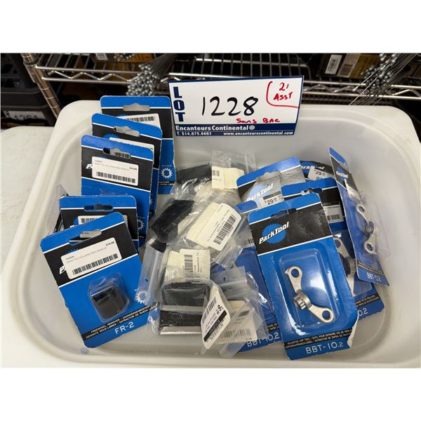 LOT DE 21 OUTILS PARK TOOL ASSORTIS (FR-2 ET BBT-10.2) (BAC NON INCLUS)