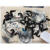 Image 1 : LOT DE +/-50 PATTES DE DÉRAILLEUR ASSORTIES (BAC NON INCLUS) (VALEUR APPROX. 1000 $+)