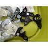 Image 2 : LOT DE +/-50 PATTES DE DÉRAILLEUR ASSORTIES (BAC NON INCLUS) (VALEUR APPROX. 1000 $+)