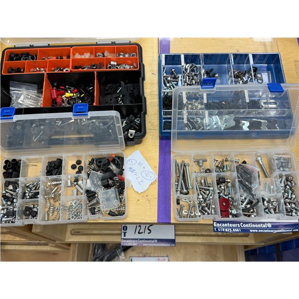 LOT DE 4 COFFRETS DE QUINCAILLERIE DE VÉLO ASSORTIE