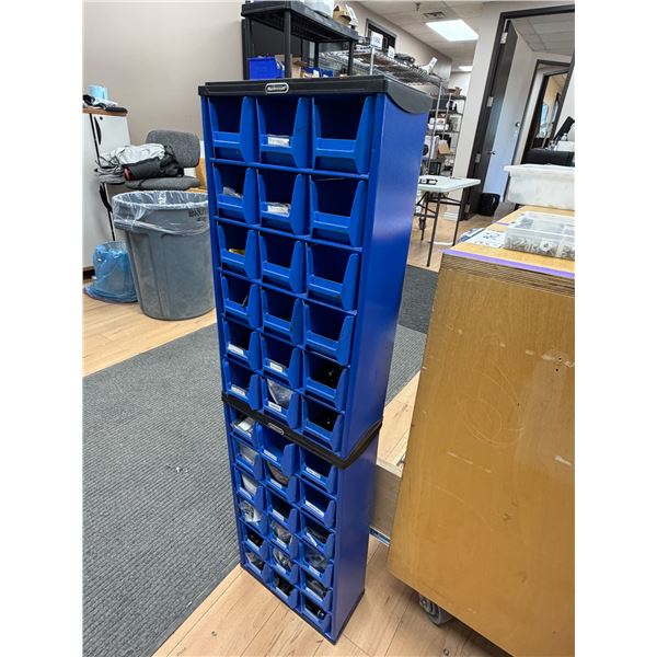 LOT DE 2 CABINETS MASTERCRAFT EMPILABLES À 18 BACS AVEC CONTENU 22 X 12 X 6 PO