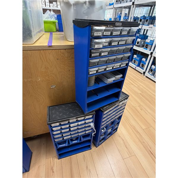 LOT DE 3 CABINETS MASTERCRAFT EMPILABLES AVEC CONTENU 20 X 12 X 6 PO