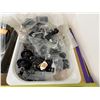 Image 5 : LOT DE PIÈCES ET ACCESSOIRES DE VÉLO ASSORTIS (BACS NON INCLUS)