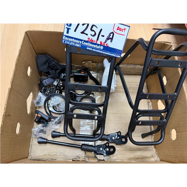 LOT DE PIÈCES ET ACCESSOIRES DE VÉLO ASSORTIS (BACS NON INCLUS)