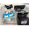 Image 3 : LOT DE PIÈCES ET ACCESSOIRES DE VÉLO ASSORTIS (BACS NON INCLUS)