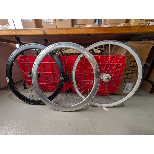LOT DE 3 JANTES DE PISTE ASSORTIES
