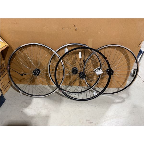 LOT DE 4 JANTES ARRIÈRE 700 ASSORTIES