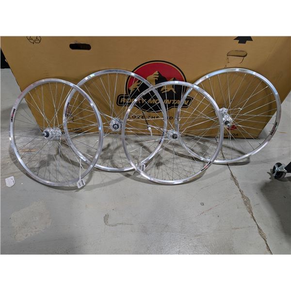 LOT DE 4 JANTES 26 X 1,75 PO DAMCO ASSORTIES